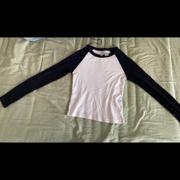 H&M shirt - Picture 1 of 2